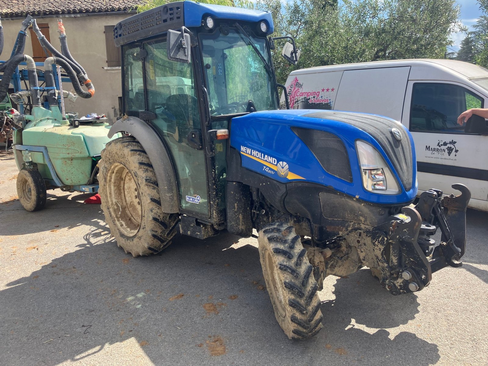 Weinbautraktor a típus New Holland Tracteur vigneron T4.80 V New Holland, Gebrauchtmaschine ekkor: ROYNAC (Kép 10)