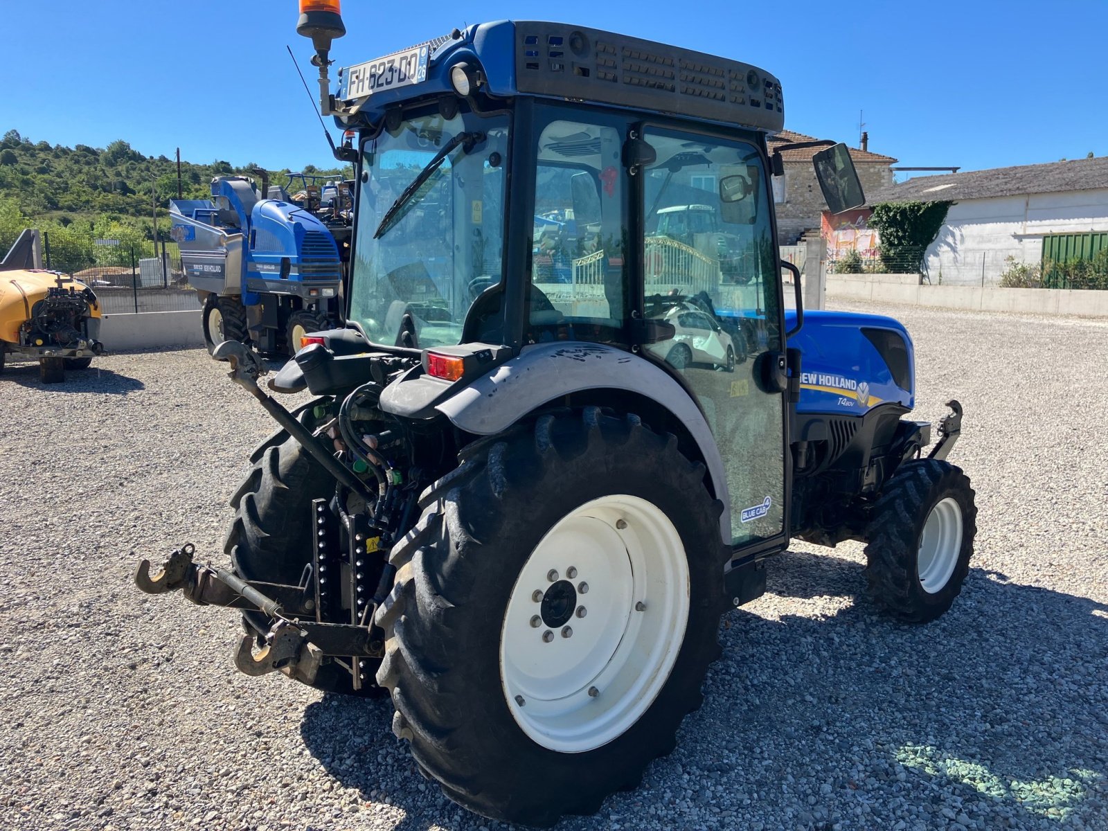 Weinbautraktor typu New Holland Tracteur vigneron T4.80 V New Holland, Gebrauchtmaschine w ROYNAC (Zdjęcie 7)