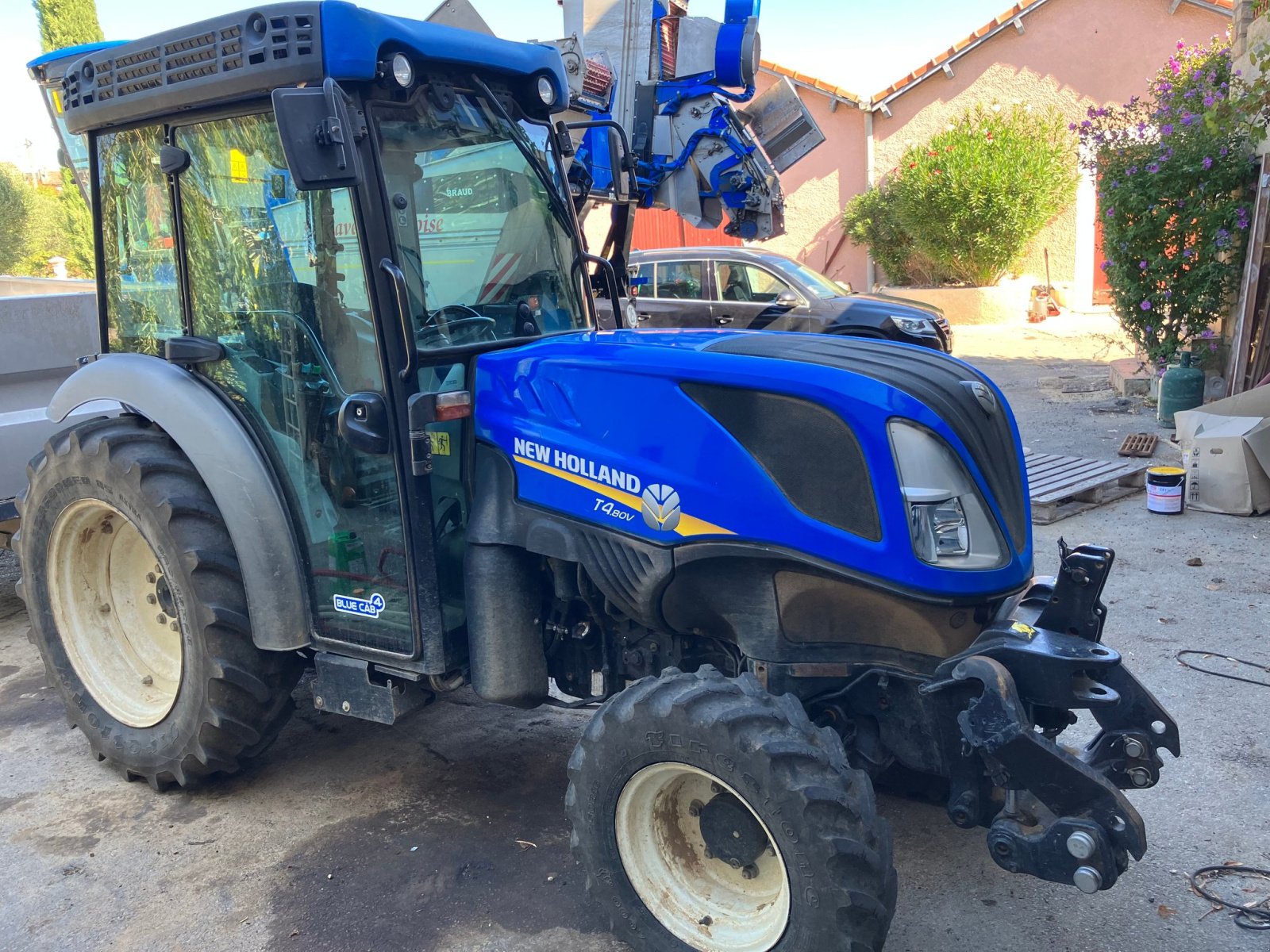 Weinbautraktor tipa New Holland Tracteur vigneron T4.80 V New Holland, Gebrauchtmaschine u ROYNAC (Slika 1)