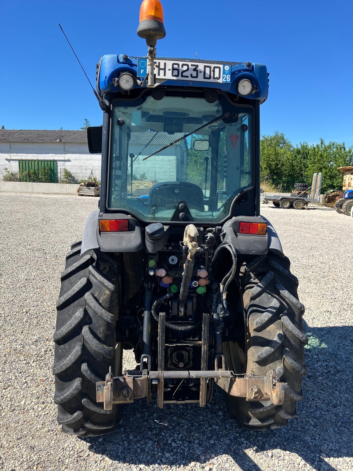 Weinbautraktor del tipo New Holland Tracteur vigneron T4.80 V New Holland, Gebrauchtmaschine In ROYNAC (Immagine 4)