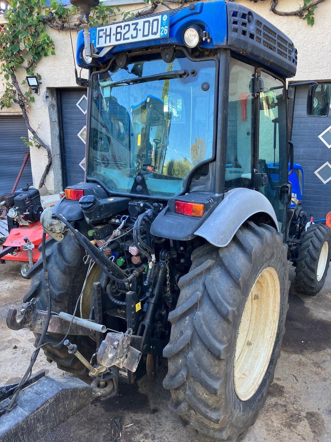 Weinbautraktor du type New Holland Tracteur vigneron T4.80 V New Holland, Gebrauchtmaschine en ROYNAC (Photo 2)