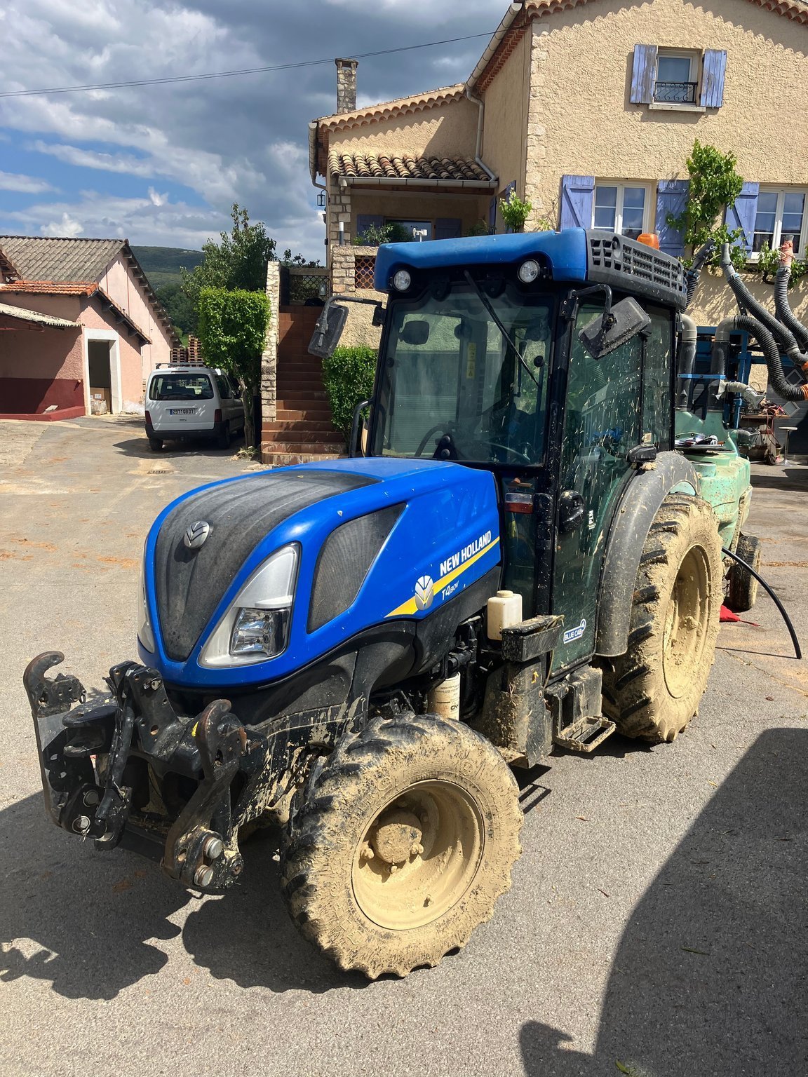 Weinbautraktor a típus New Holland Tracteur vigneron T4.80 V New Holland, Gebrauchtmaschine ekkor: ROYNAC (Kép 8)