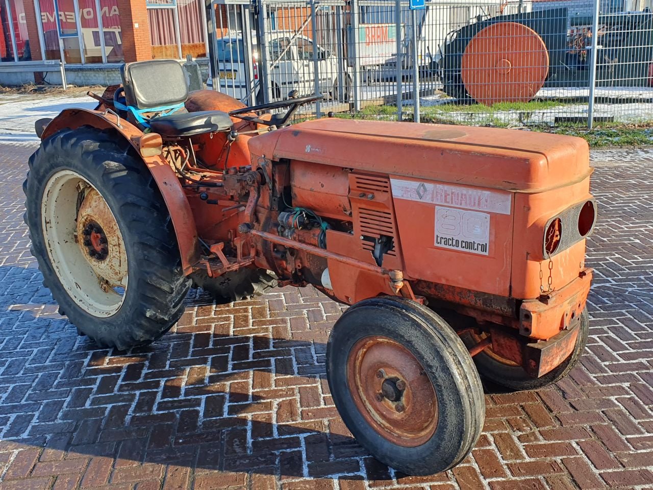 Weinbautraktor des Typs Renault R80, Gebrauchtmaschine in Weiteveen (Bild 1)