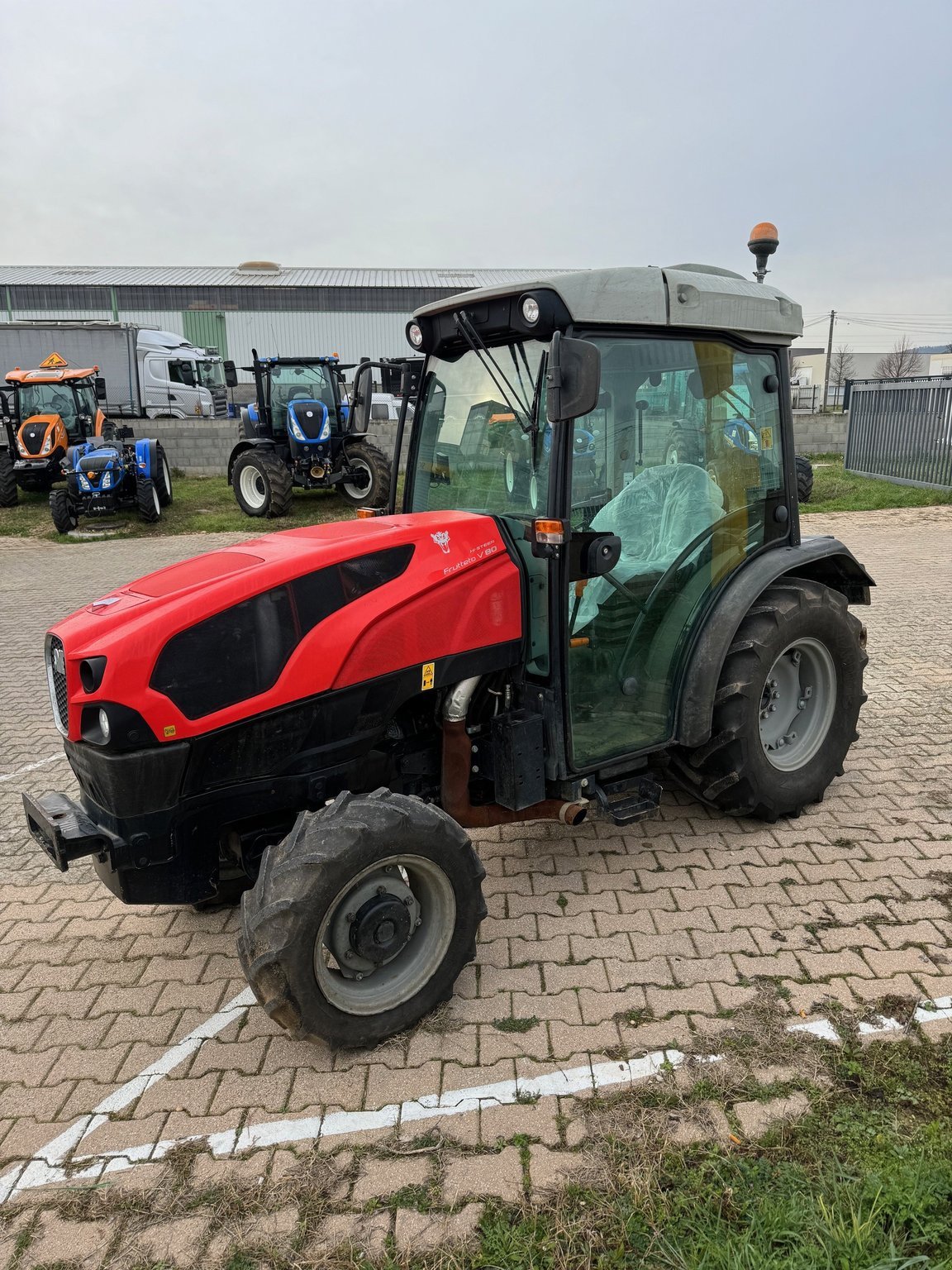 Weinbautraktor van het type Same Tracteur vigneron Frutteto V 80 Same, Gebrauchtmaschine in ROYNAC (Foto 1)