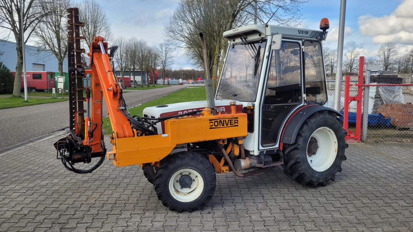 Weinbautraktor del tipo Sonstige STEYR 8075 AS 4WD Smalspoor met maaiarm maaibalk, Gebrauchtmaschine In Schoonebeek (Immagine 2)