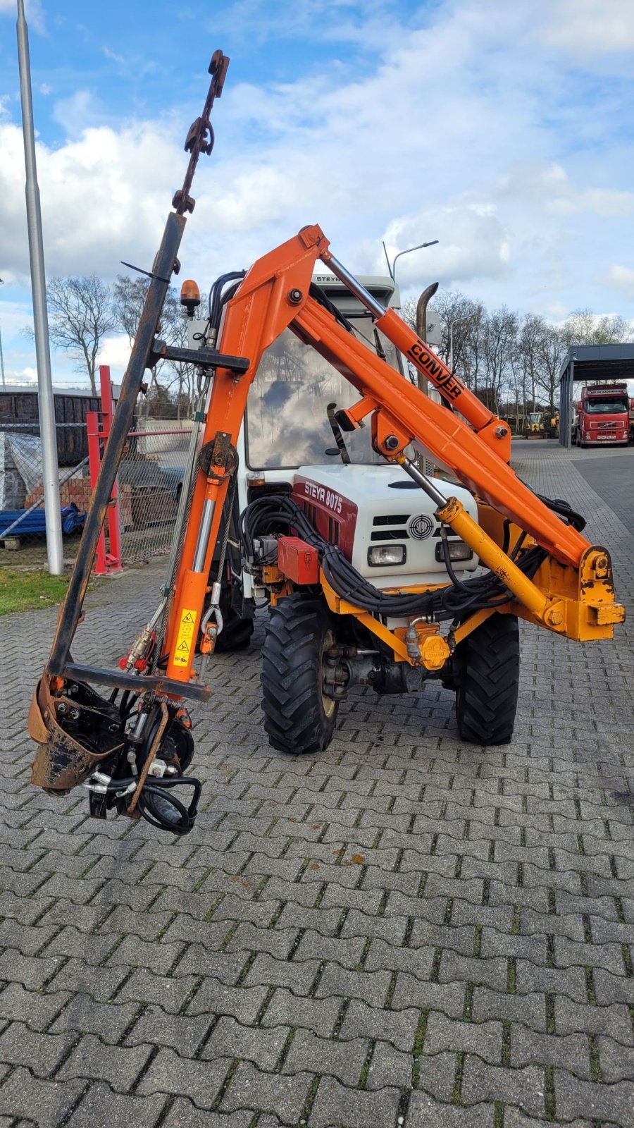 Weinbautraktor van het type Sonstige STEYR 8075 AS 4WD Smalspoor met maaiarm maaibalk, Gebrauchtmaschine in Schoonebeek (Foto 3)