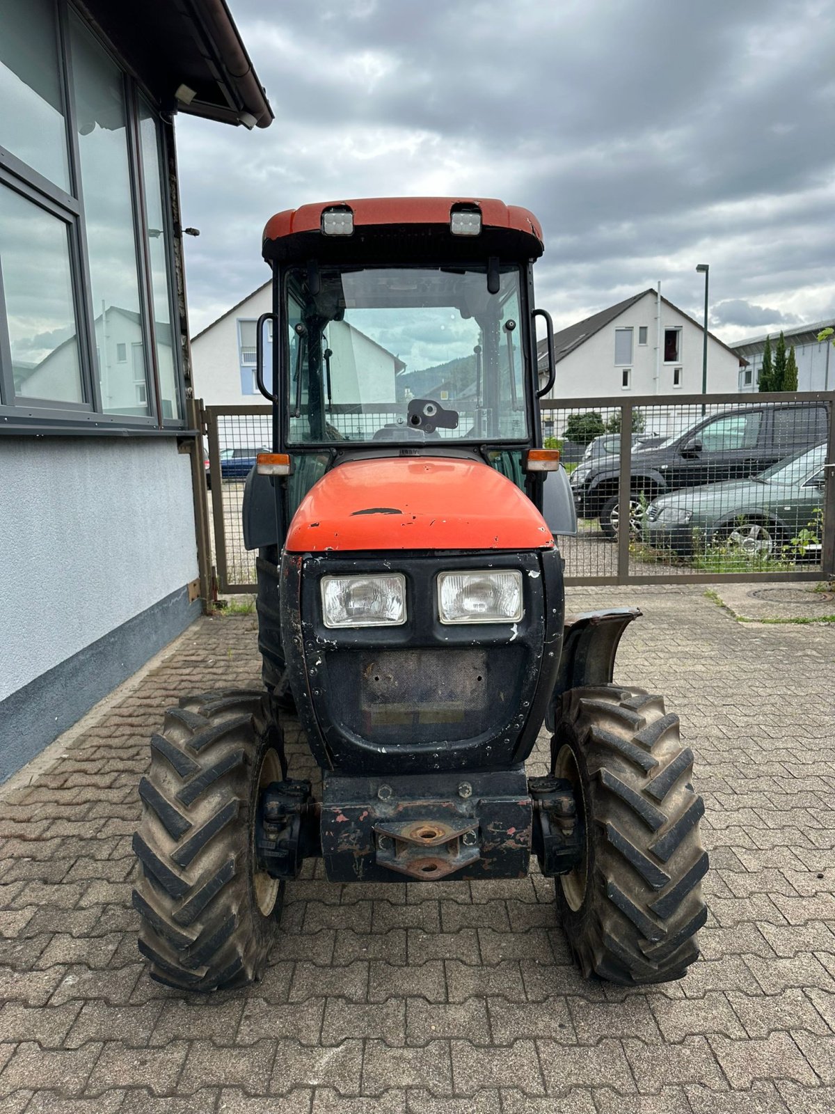 Weinbautraktor of the type Valtra 3400V Allrad Traktor Schlepper Schmalspur Weinbau, Gebrauchtmaschine in Bühl (Picture 2)