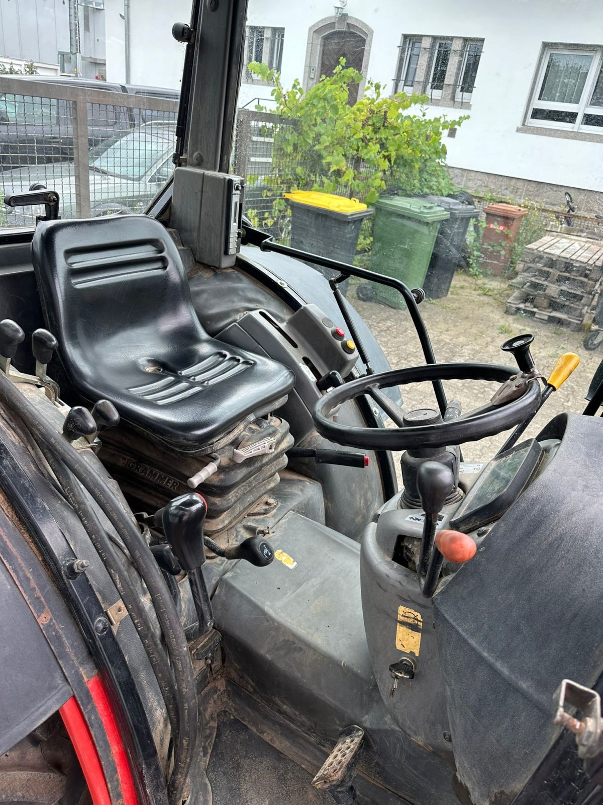 Weinbautraktor of the type Valtra 3400V Allrad Traktor Schlepper Schmalspur Weinbau, Gebrauchtmaschine in Bühl (Picture 10)