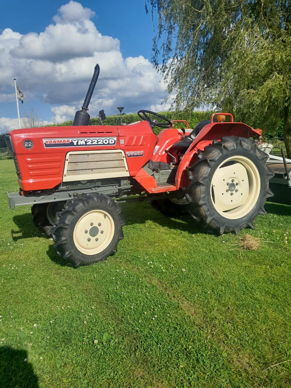 Weinbautraktor typu Yanmar YM 2220 D, Gebrauchtmaschine w Hulshorst (Zdjęcie 2)