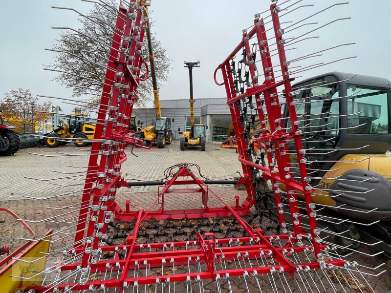 Wiesenegge des Typs PreissTec 8m mit Striegel, Gebrauchtmaschine in Bad Kötzting