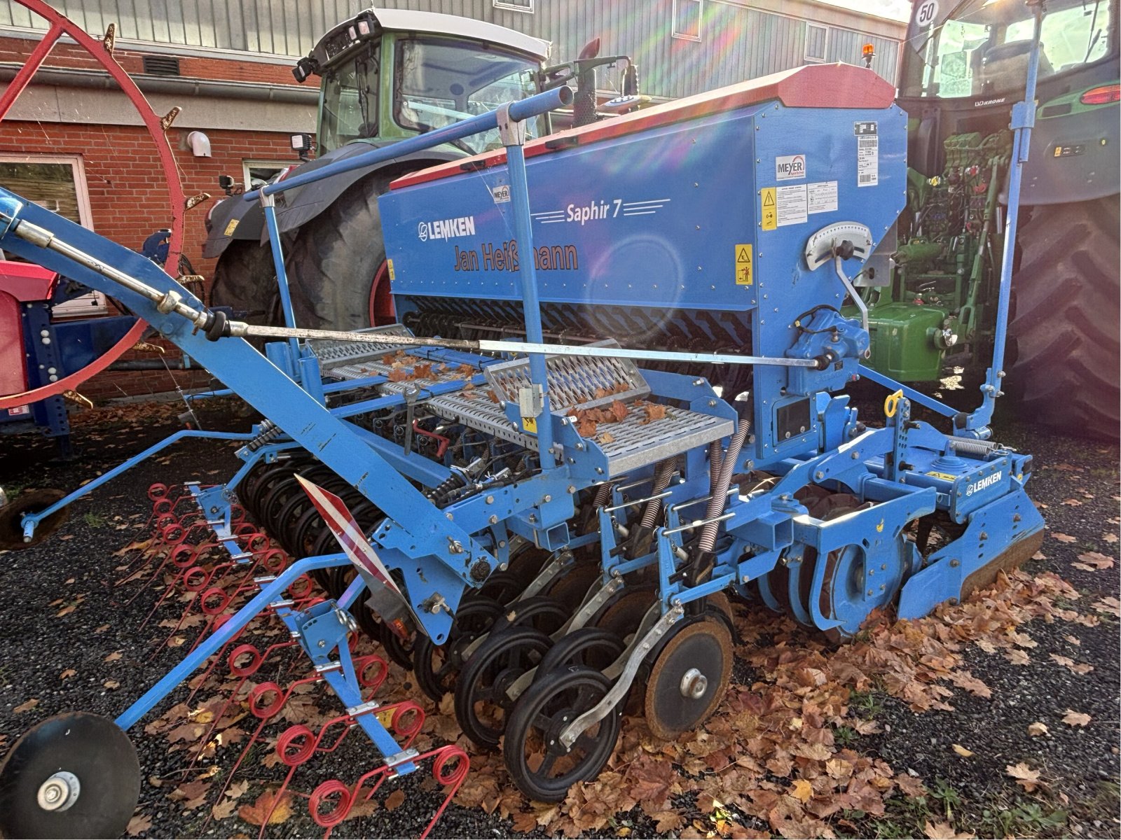 zapfwellenbetriebenes Gerät of the type Lemken Zirkon 12/300 & Saphir 7/300, Gebrauchtmaschine in Elmenhorst-Lanken (Picture 3)