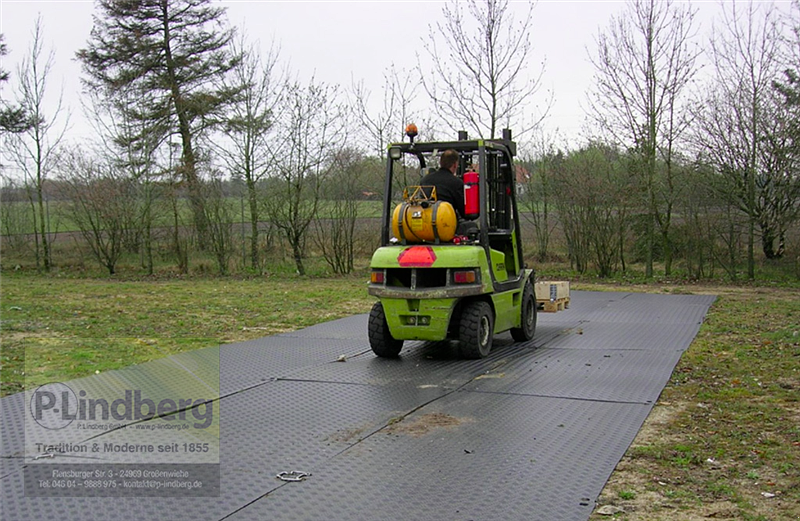 Zubehör Transporttechnik a típus P. Lindberg GmbH 10 Stück robuste Fahrplatten je max. 30 T. Druck LDPE Baustelle Parkplatz Event, Neumaschine ekkor: Großenwiehe (Kép 1)