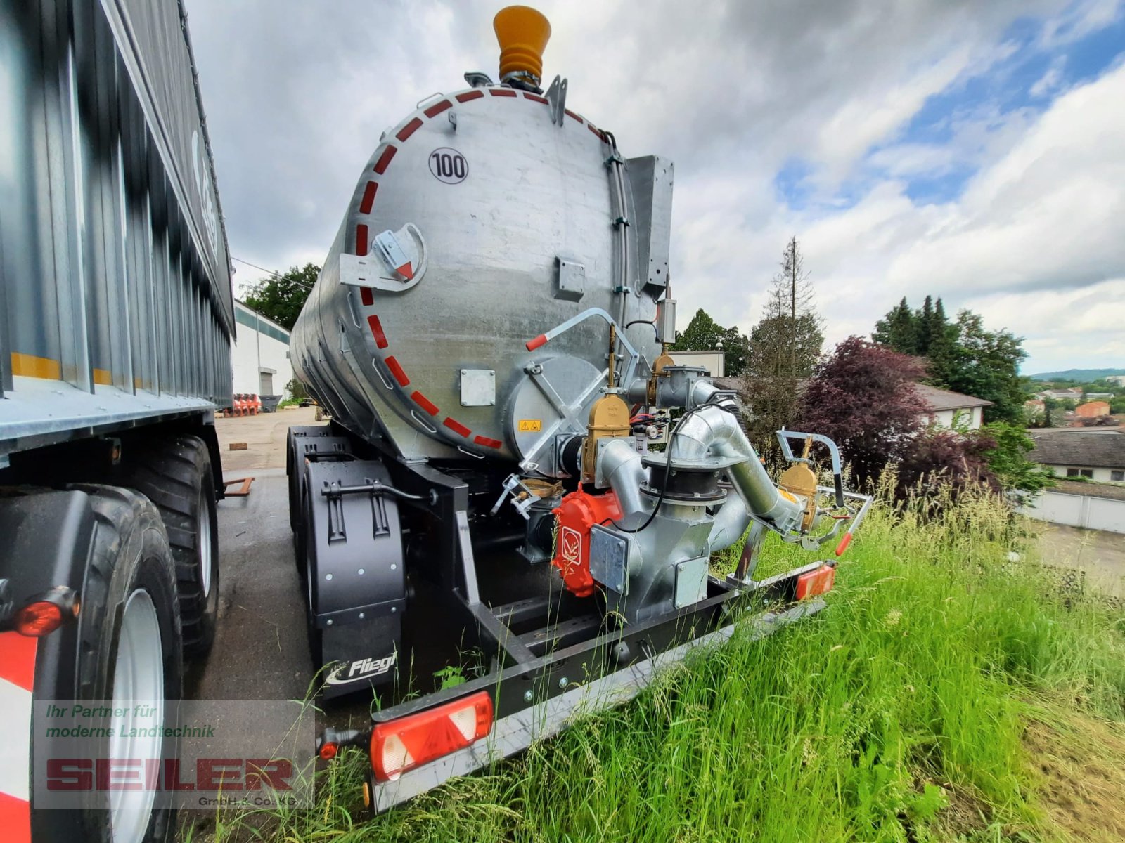 Zubringerfaß van het type Fliegl STF 27.500 Truck-Line Dreiachs 27,5m³, Neumaschine in Ansbach (Foto 3)