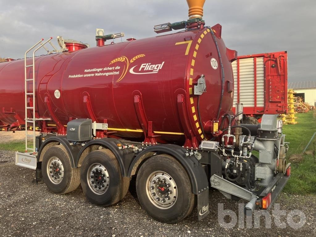 Zubringerfaß van het type Fliegl STF 27500, Gebrauchtmaschine in Düsseldorf (Foto 2)