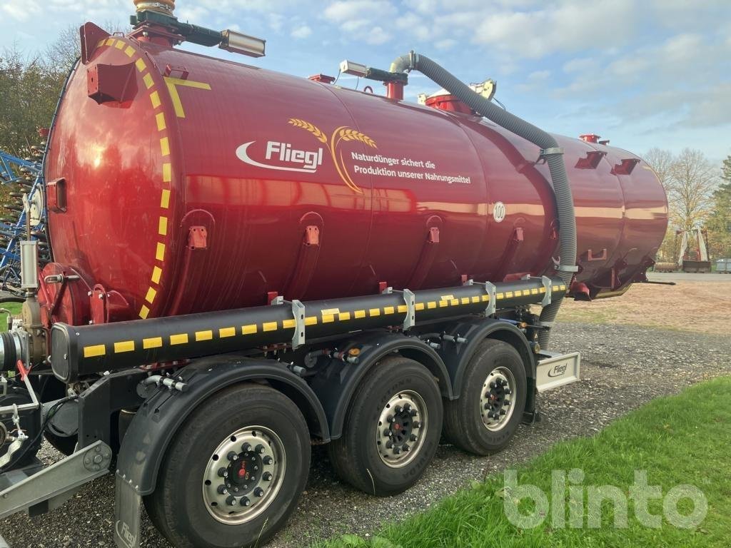 Zubringerfaß van het type Fliegl STF 27500, Gebrauchtmaschine in Düsseldorf (Foto 3)