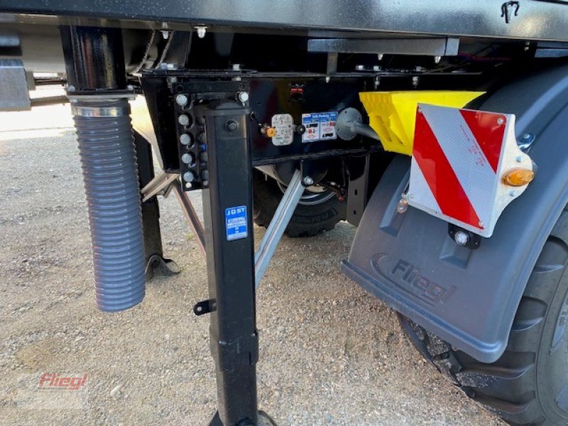 Zubringerfaß of the type Fliegl STF 28000l Agro Truck, Neumaschine in Mühldorf (Picture 2)