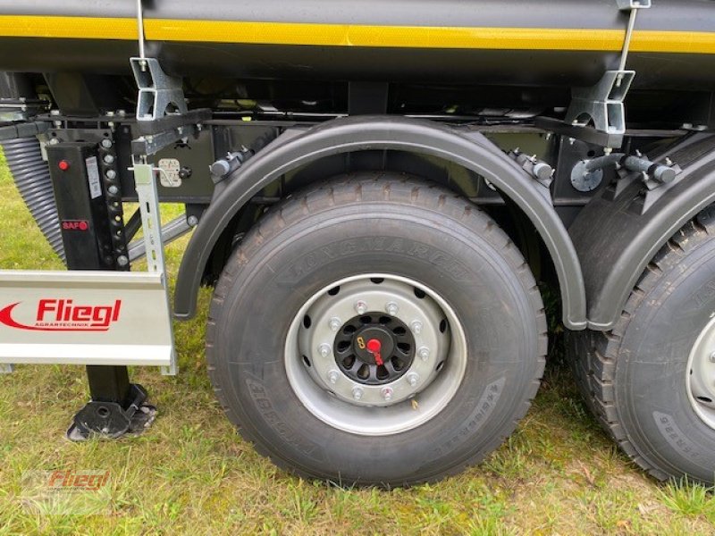 Zubringerfaß of the type Fliegl STF 30000l Truck Line, Neumaschine in Mühldorf (Picture 3)