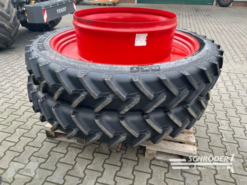 Zwillingsrad van het type BKT 270/95 R54, Neumaschine in Jade OT Schweiburg (Foto 1)