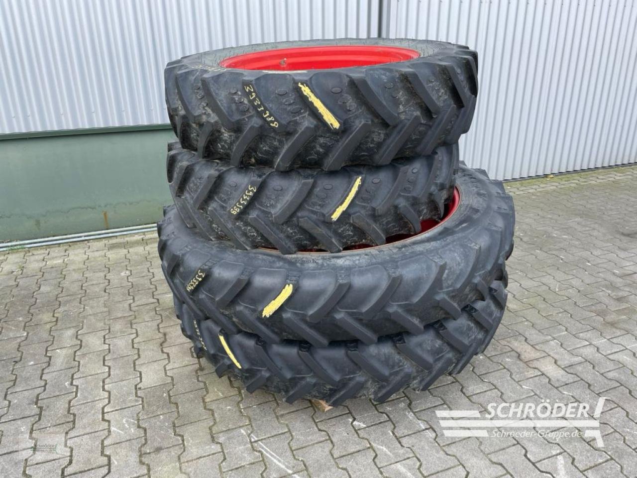 Zwillingsrad от тип BKT 300/95R46+320/85R32, Gebrauchtmaschine в Lastrup (Снимка 1)