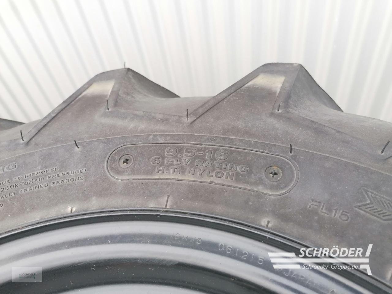 Zwillingsrad a típus Bridgestone 2X 9.5-16 + 2X 13.6-28, Gebrauchtmaschine ekkor: Wildeshausen (Kép 4)