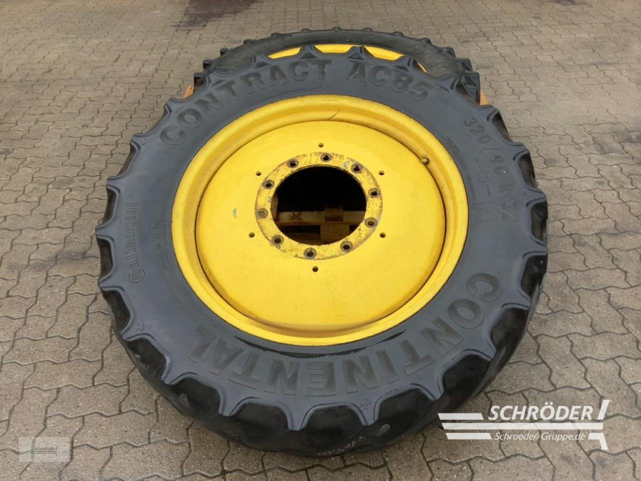 Zwillingsrad типа Continental PFLEGEBEREIFUNG 340/85 R48 + 320/90 R32, Gebrauchtmaschine в Wildeshausen (Фотография 2)