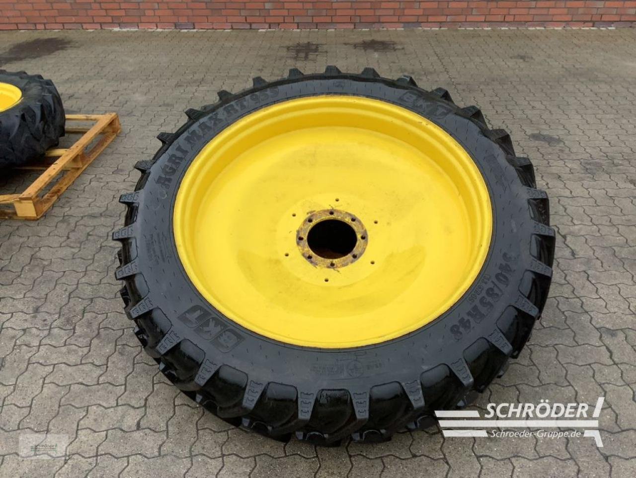 Zwillingsrad типа Continental PFLEGEBEREIFUNG 340/85 R48 + 320/90 R32, Gebrauchtmaschine в Wildeshausen (Фотография 3)