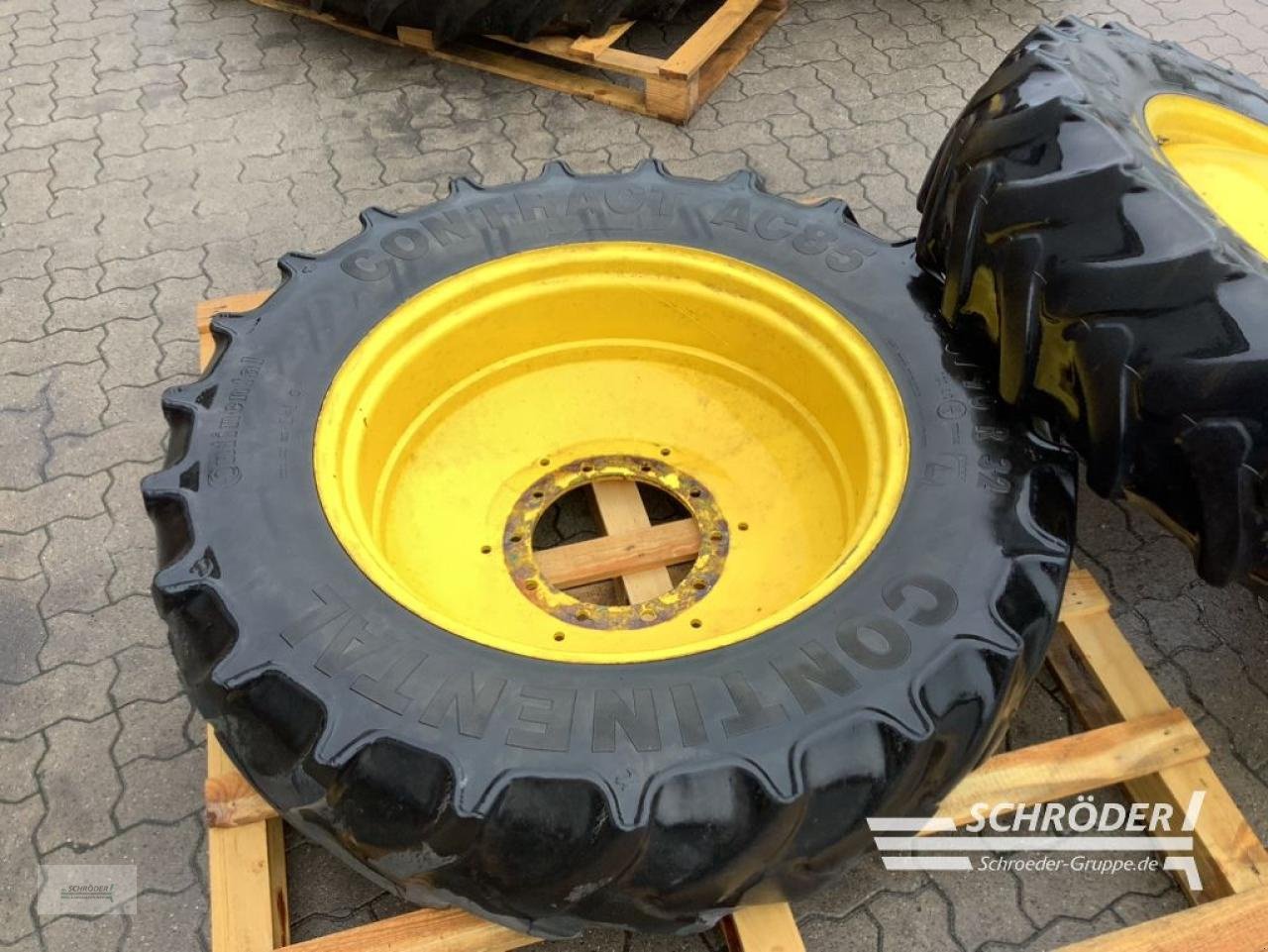 Zwillingsrad типа Continental PFLEGEBEREIFUNG 340/85 R48 + 320/90 R32, Gebrauchtmaschine в Wildeshausen (Фотография 7)