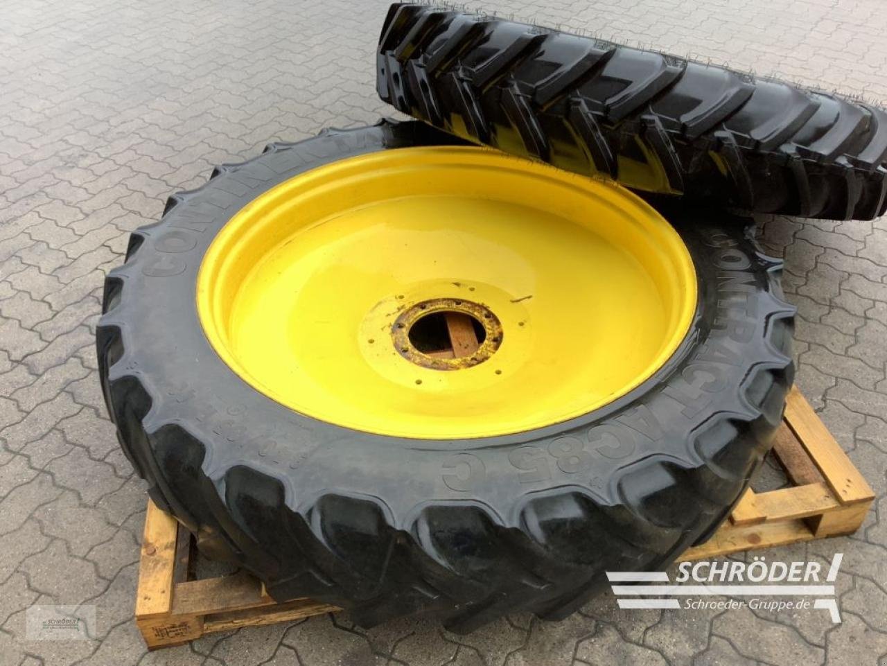 Zwillingsrad типа Continental PFLEGEBEREIFUNG 340/85 R48 + 320/90 R32, Gebrauchtmaschine в Wildeshausen (Фотография 8)