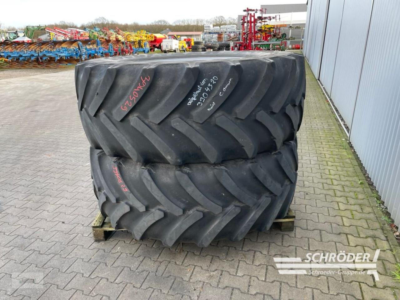 Zwillingsrad Türe ait GoodYear DEUTZ KOMPLETTRÄDER 620/70 R42, Gebrauchtmaschine içinde Wildeshausen (resim 3)