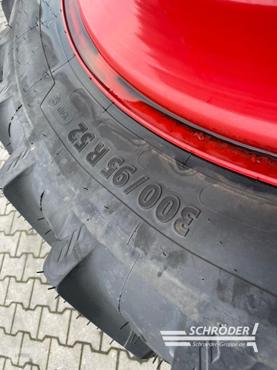 Zwillingsrad van het type Kleber 300/90 R52 ZWILLINGE / Z.B. FENDT 700 S4, Neumaschine in Wildeshausen (Foto 7)