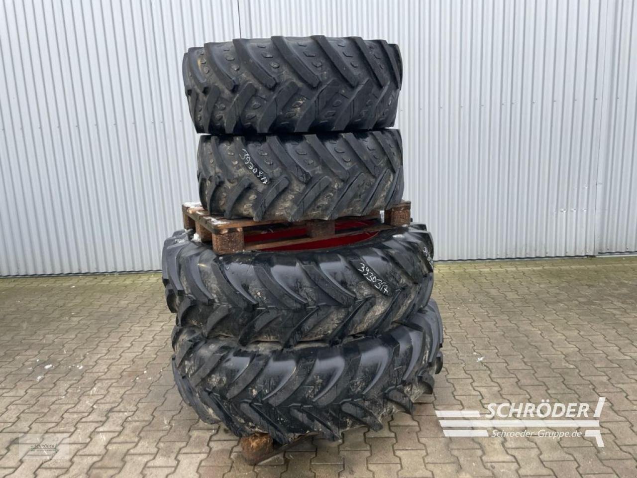 Zwillingsrad du type Kleber 420/70 R24 + 420/85 R38, Gebrauchtmaschine en Wildeshausen (Photo 1)