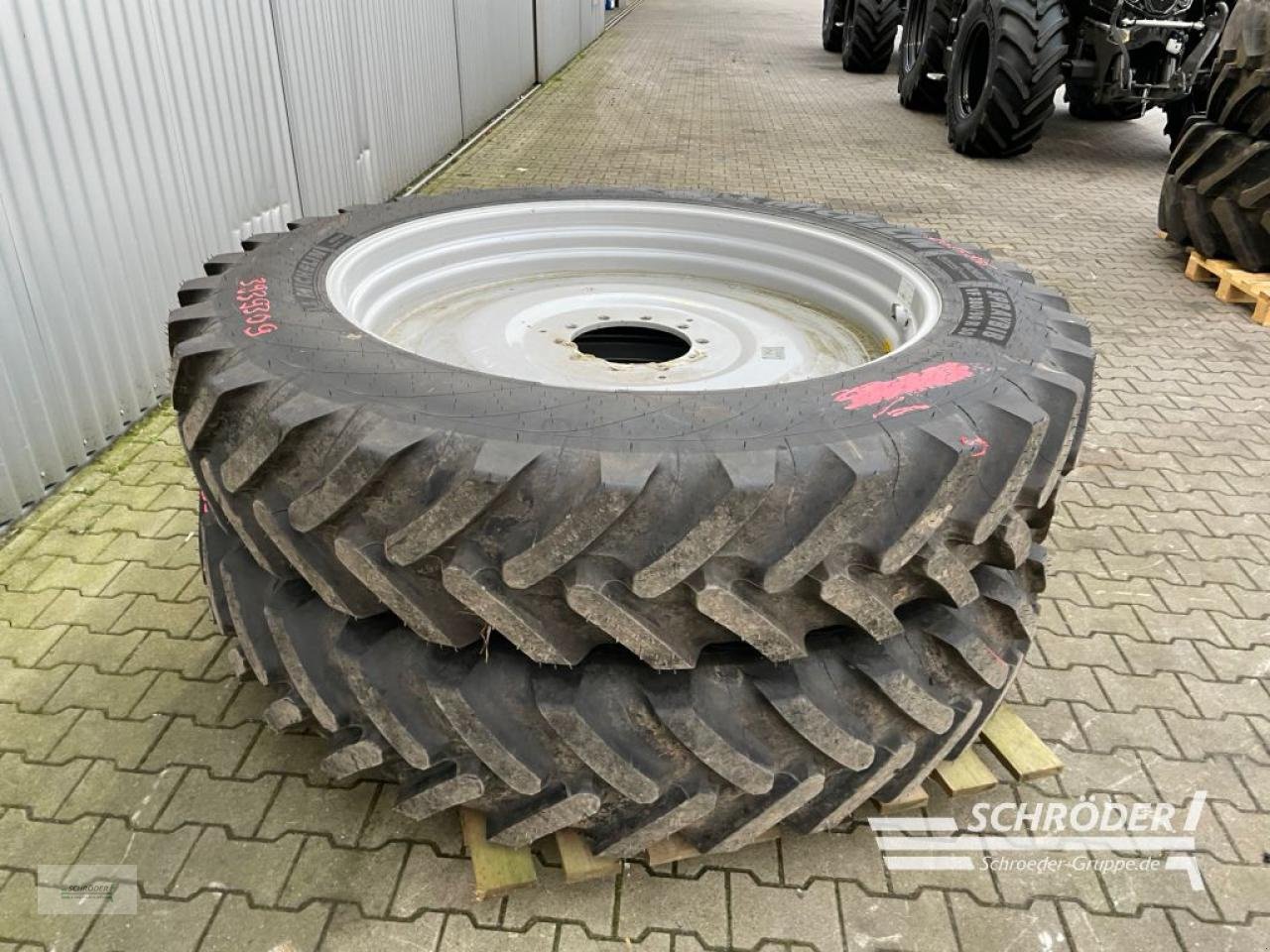 Zwillingsrad типа Michelin 2X 380/90 R50, Neumaschine в Wildeshausen (Фотография 2)