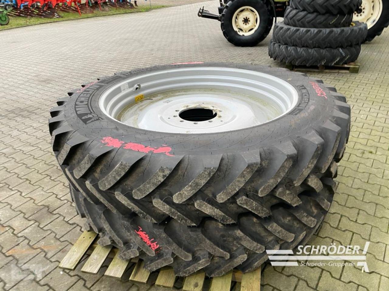 Zwillingsrad типа Michelin 2X 380/90 R50, Neumaschine в Wildeshausen (Фотография 3)