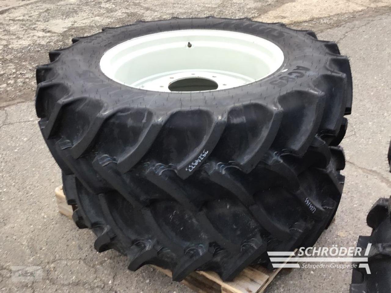 Zwillingsrad типа Mitas 2X 340/85 R28 / 2X 420/85 R38, Neumaschine в Penzlin (Фотография 5)