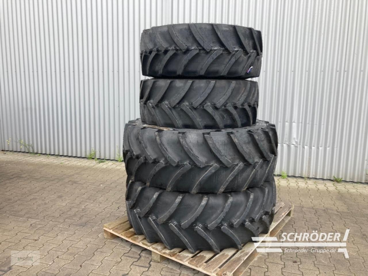 Zwillingsrad typu Mitas 2X 440/65 R24 / 2X 540/65 R34, Neumaschine v Twistringen (Obrázok 1)