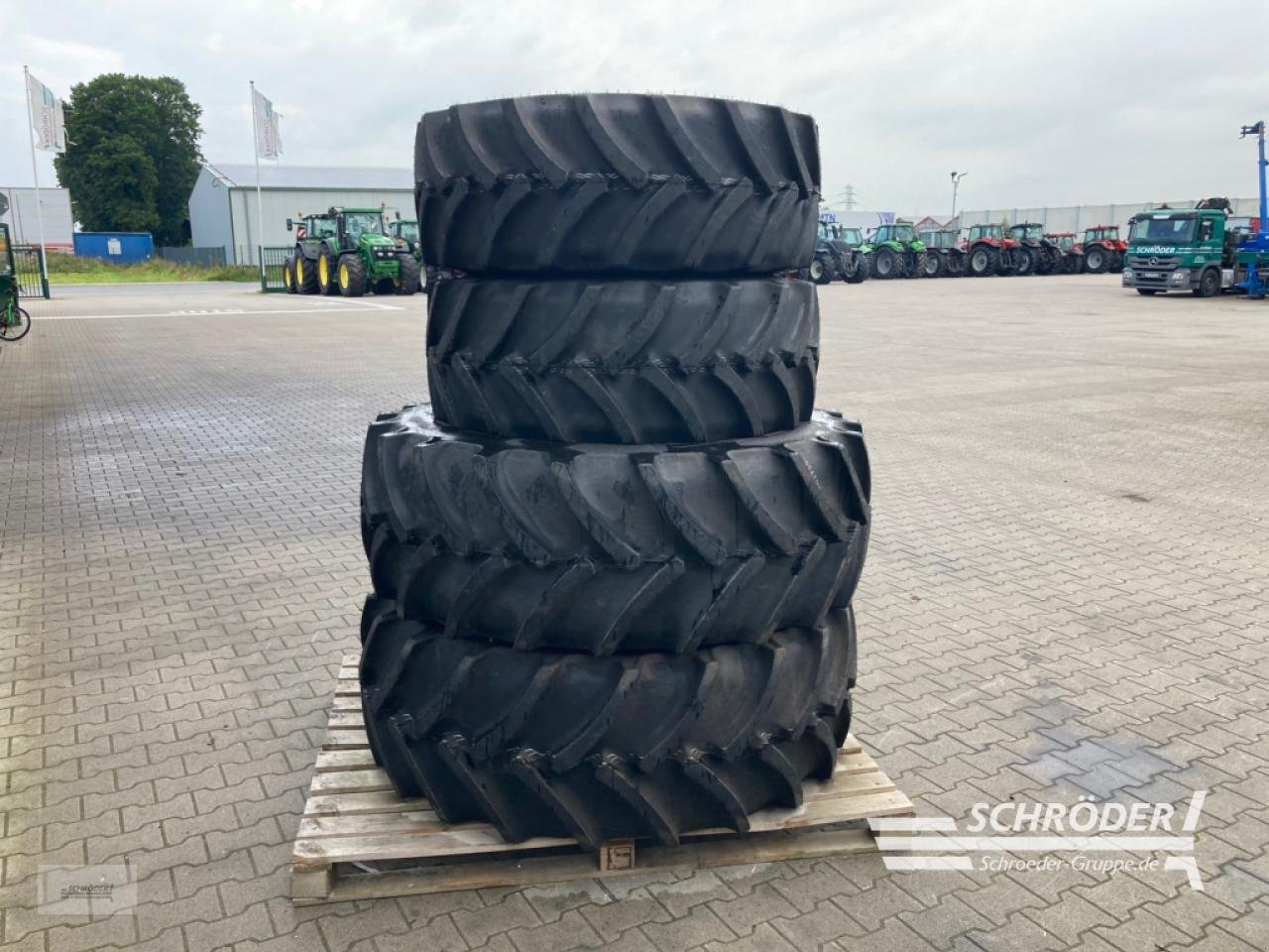 Zwillingsrad Türe ait Mitas 2X 440/65 R24 / 2X 540/65 R34, Neumaschine içinde Wildeshausen (resim 3)