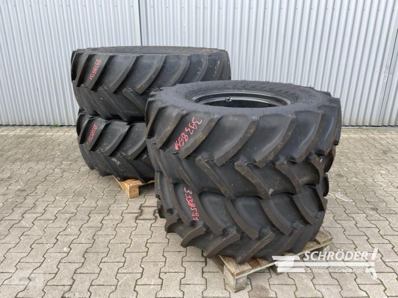 Zwillingsrad typu Mitas 480/65 R24 + 600/65 R34, Neumaschine w Wildeshausen (Zdjęcie 1)