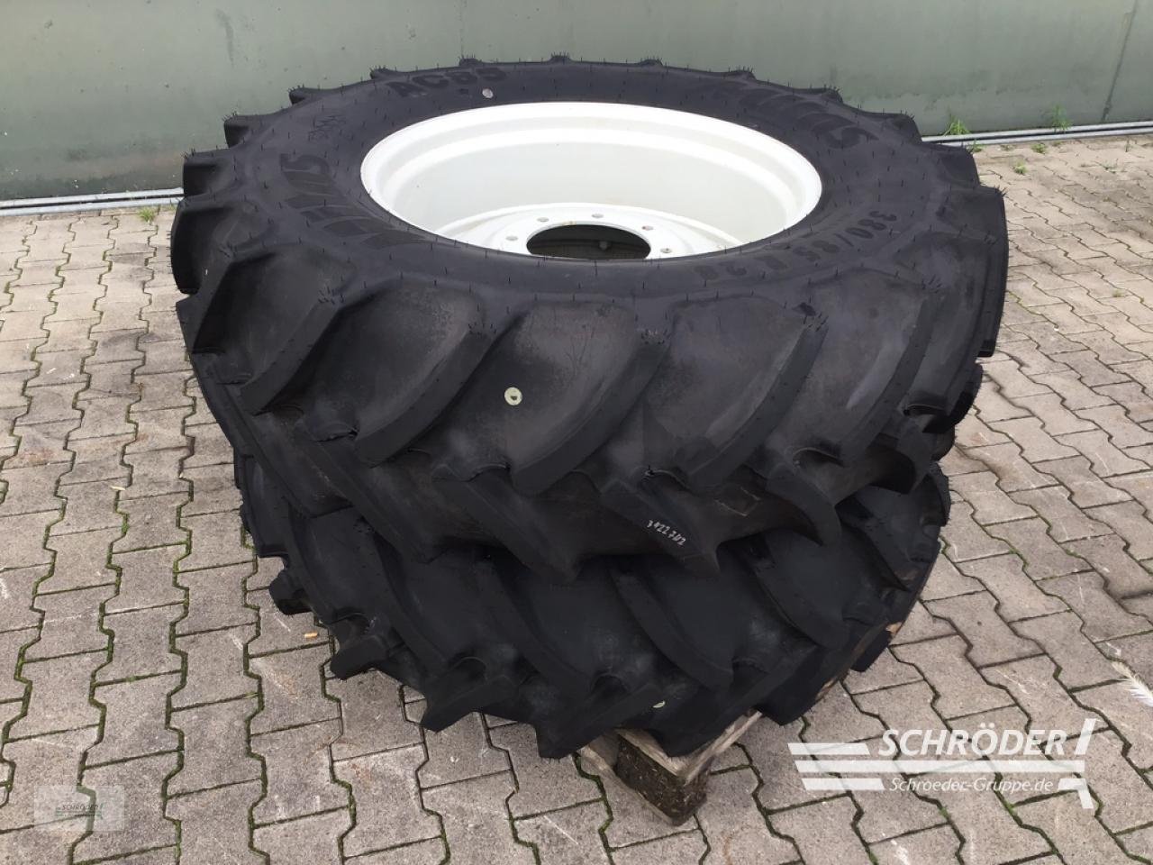 Zwillingsrad типа Mitas RÄDER 380/85 R 28, Neumaschine в Wildeshausen (Фотография 1)