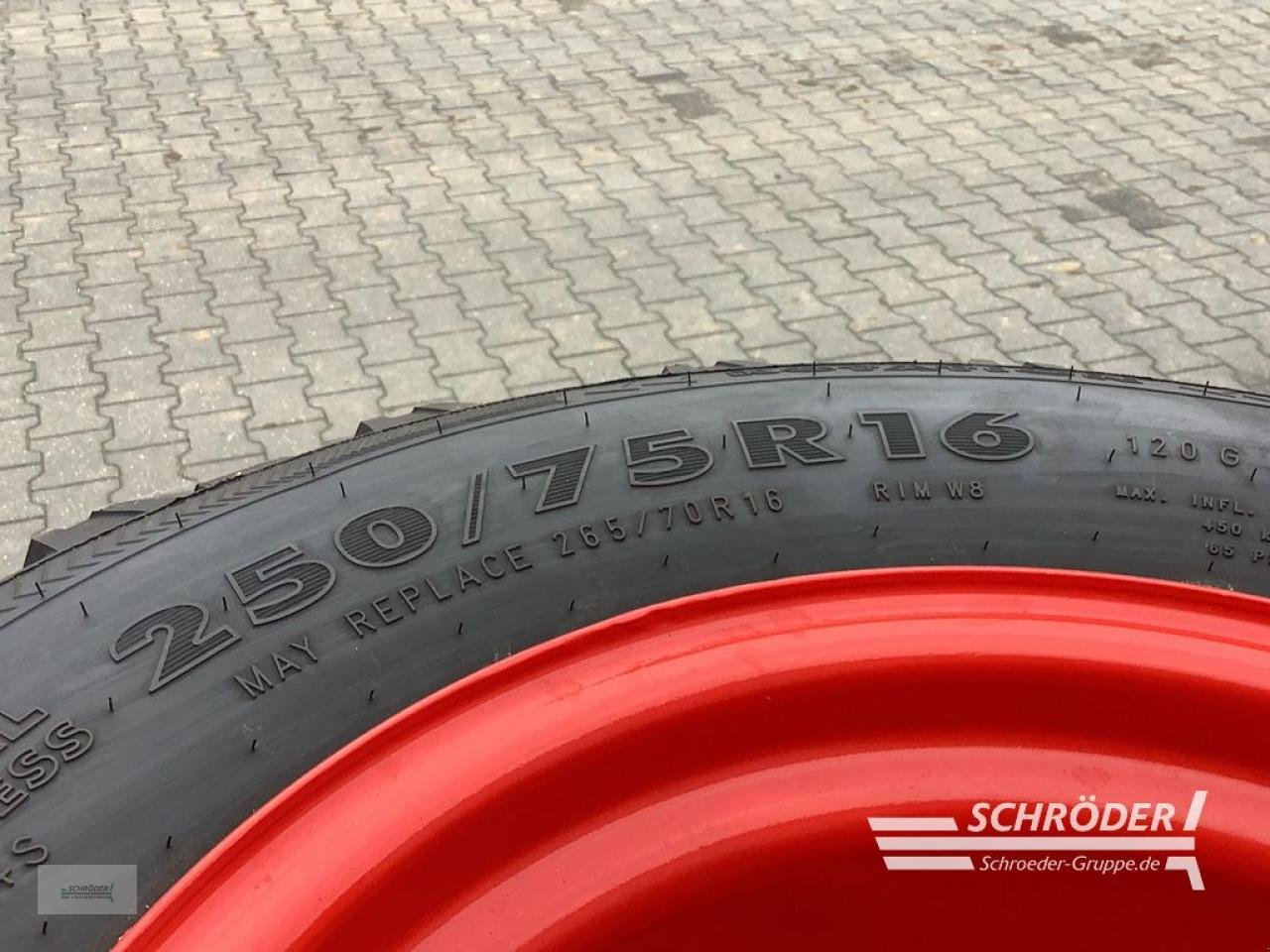 Zwillingsrad za tip Nokian 250/75 R16 + 420/65 R24, Gebrauchtmaschine u Schwarmstedt (Slika 4)