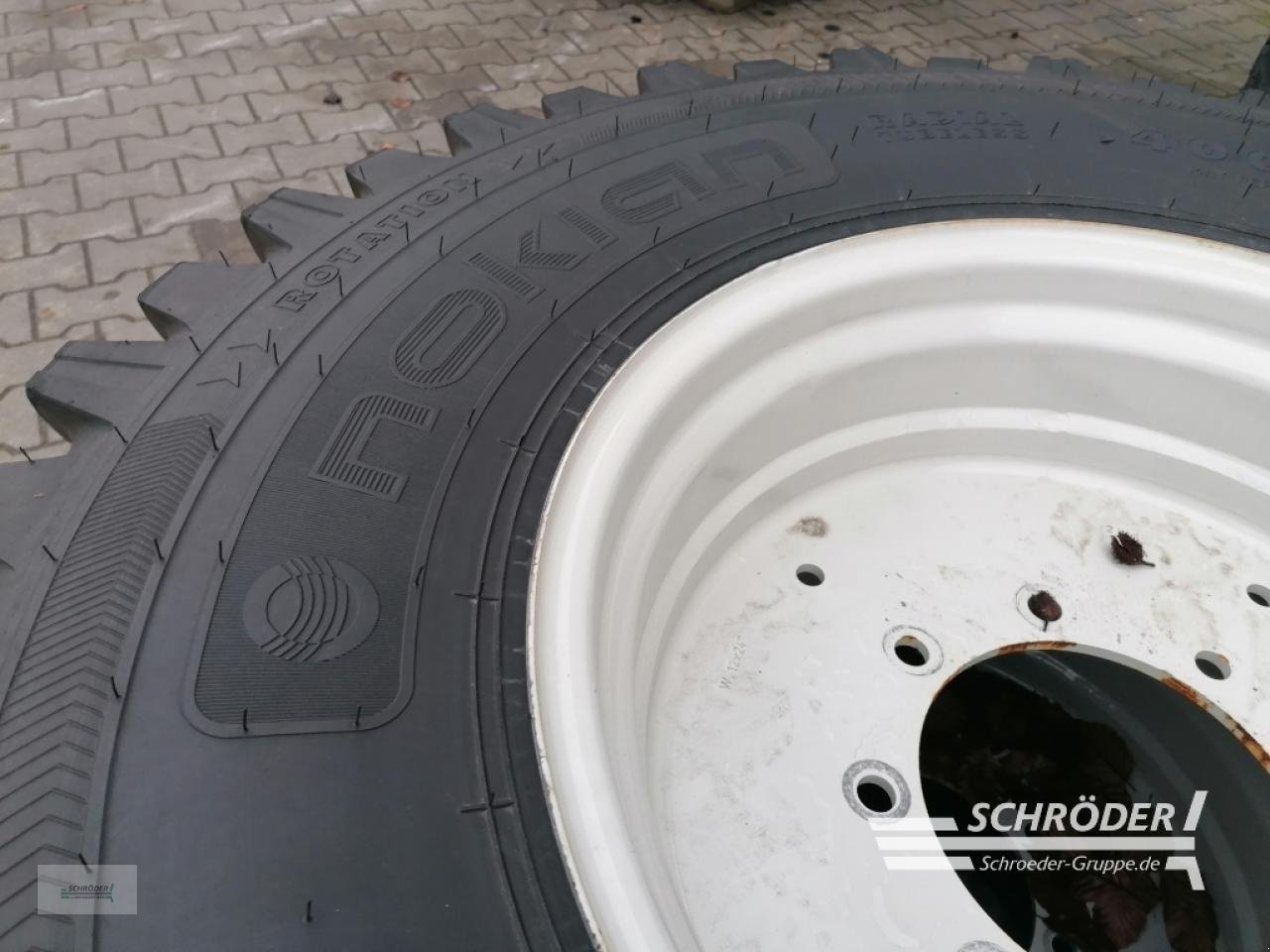 Zwillingsrad van het type Nokian 2X 400/80 R24 / 2X 480/80 R34, Neumaschine in Wildeshausen (Foto 3)