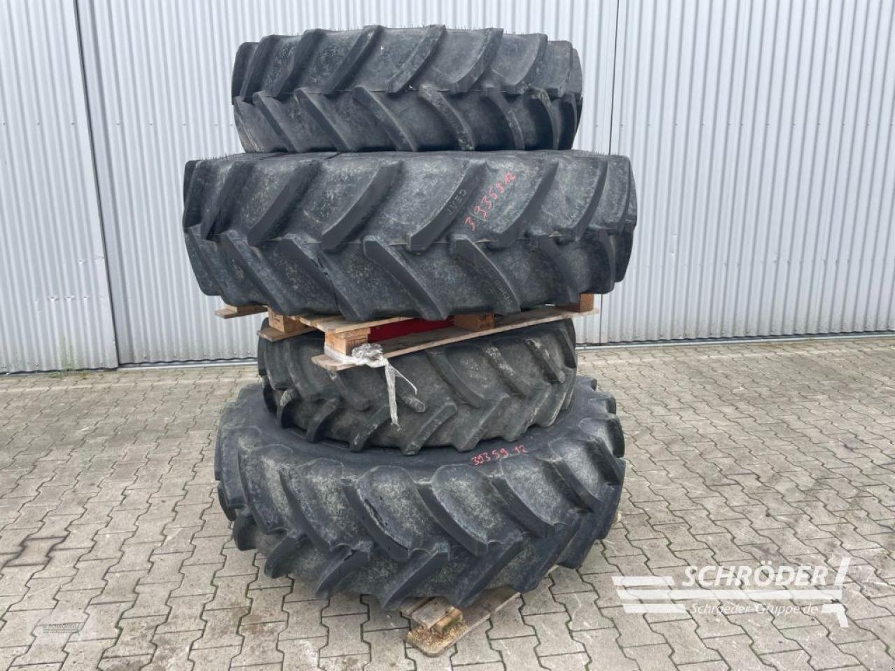 Zwillingsrad от тип Sonstige 2X 360/70 R28 / 2X 460/85 R34, Gebrauchtmaschine в Wildeshausen (Снимка 1)