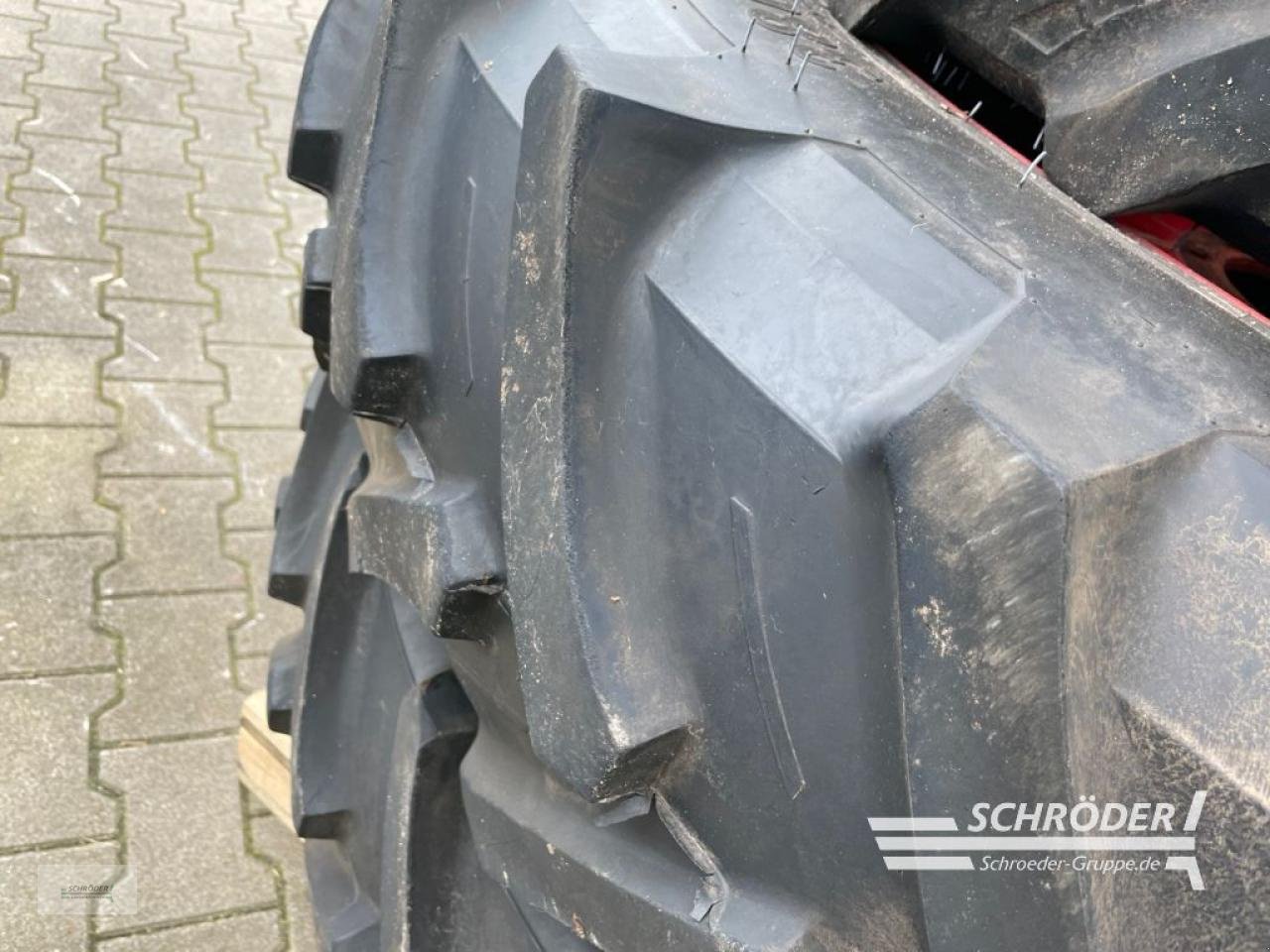 Zwillingsrad des Typs Sonstige 380/90 R46 - 320/85 R36, Neumaschine in Wildeshausen (Bild 4)