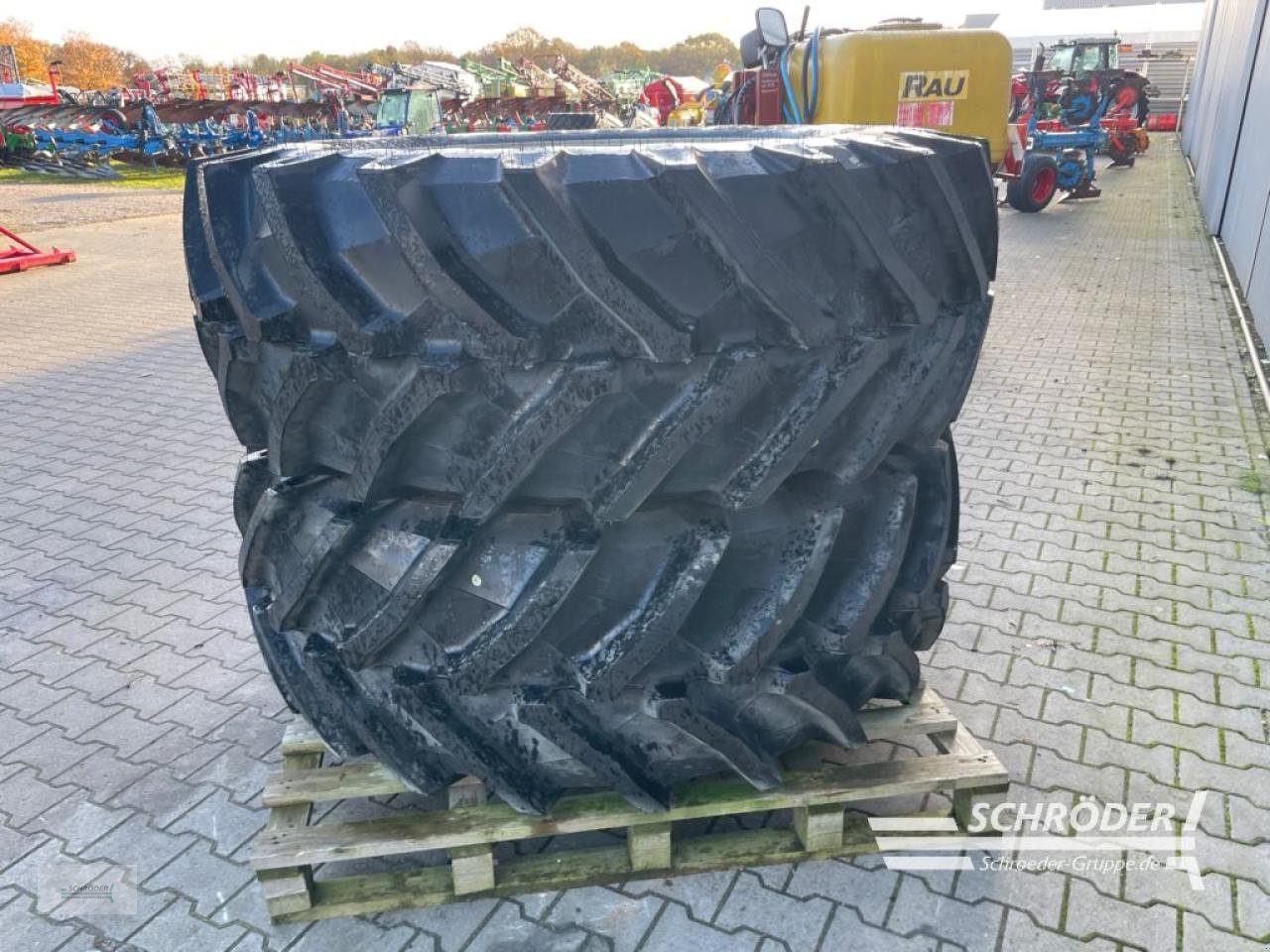 Zwillingsrad des Typs Trelleborg 2X 600/65 R38, Neumaschine in Wildeshausen (Bild 3)