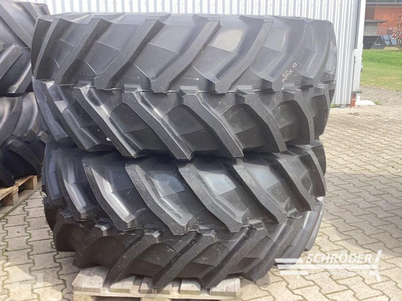 Zwillingsrad of the type Trelleborg 2X 600/70 R30, Neumaschine in Lastrup (Picture 1)