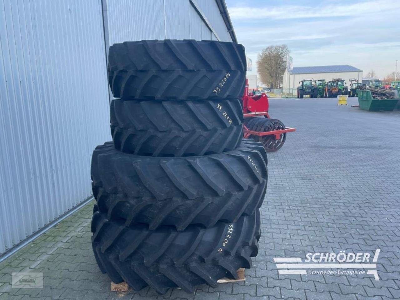 Zwillingsrad του τύπου Trelleborg 440/65 R24 + 540/65 R34, Neumaschine σε Wildeshausen (Φωτογραφία 2)