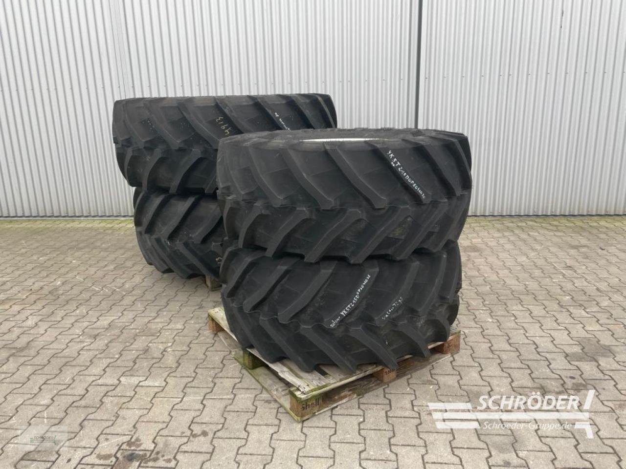 Zwillingsrad du type Trelleborg 600/65 R 28 + 710/70 R 38, Neumaschine en Wildeshausen (Photo 1)