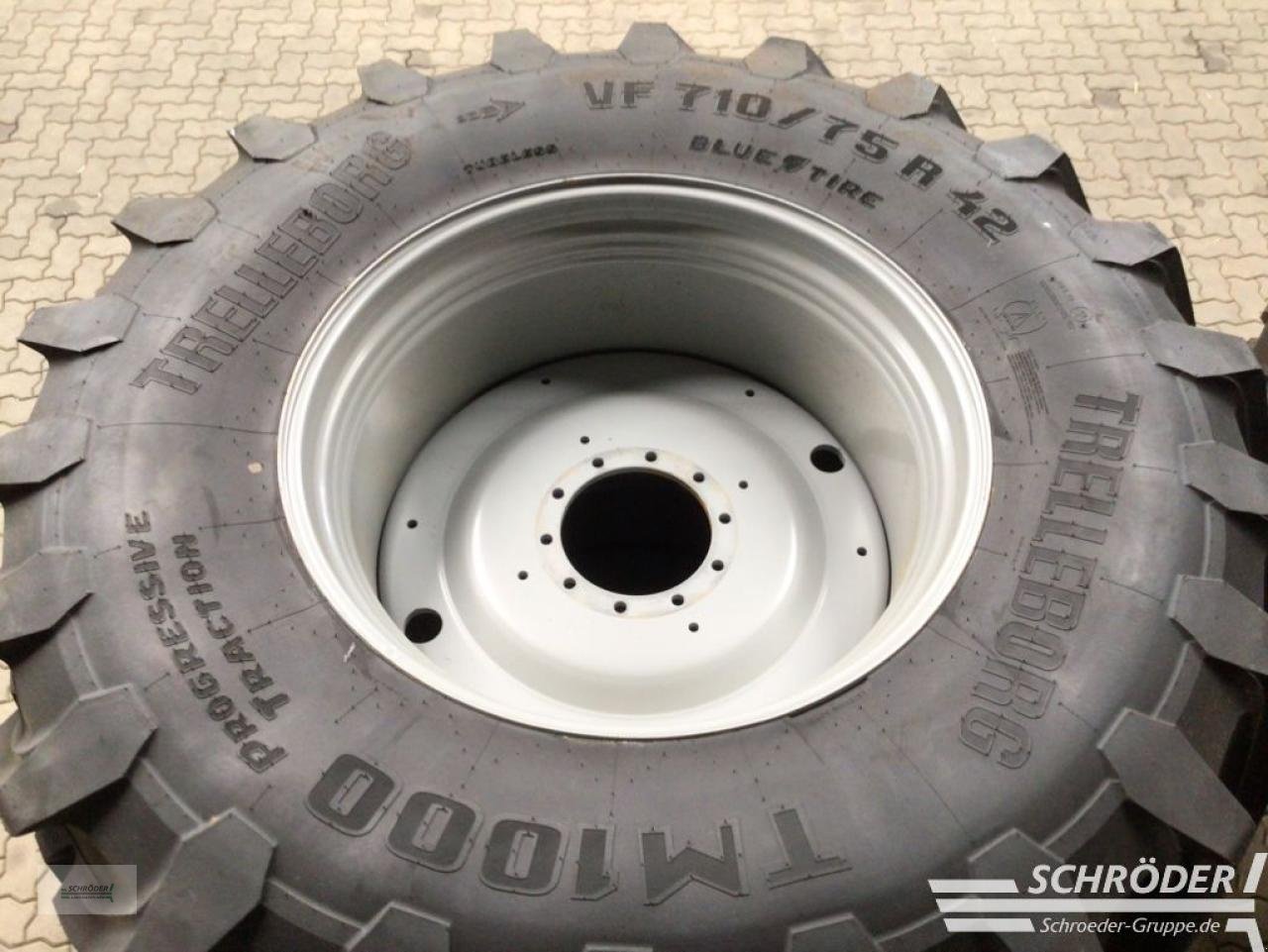 Zwillingsrad Türe ait Trelleborg VF 650/60 R34 + VF 710/75 R42, Neumaschine içinde Ahlerstedt (resim 1)