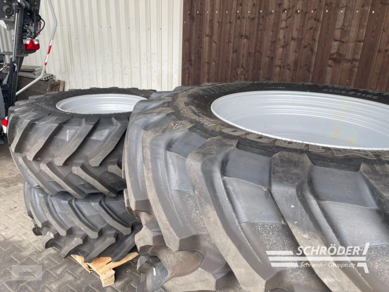 Zwillingsrad tipa Trelleborg VF600/70 R30 + VF710/70 R42, Neumaschine u Wildeshausen (Slika 2)