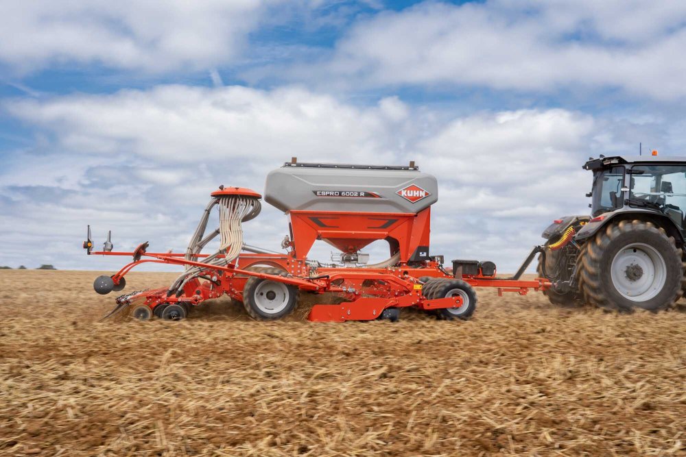 Kuhn hat seine gezogene Universaldrillmaschine Espro 1002 überarbeitet, leichter und damit leichtzügiger gemacht.
© Kuhn