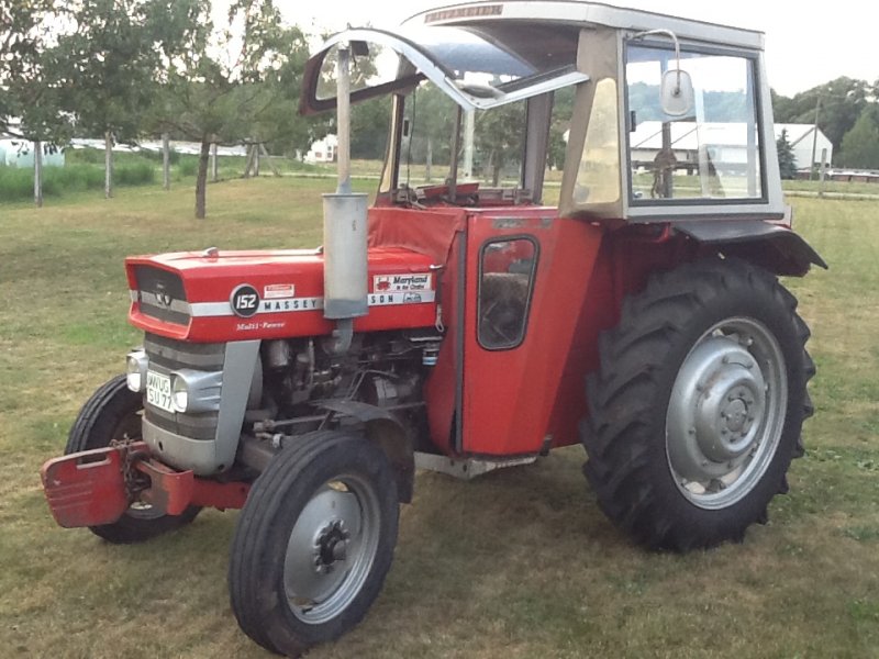 Tractor Massey Ferguson MF 152 - technikboerse.com